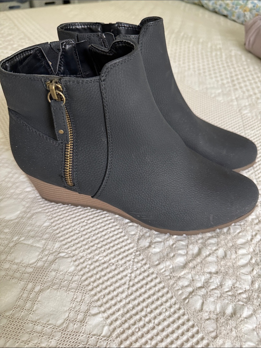 Maurice’s Women's Black Wedge Ankle Boots with Side Zip size 8